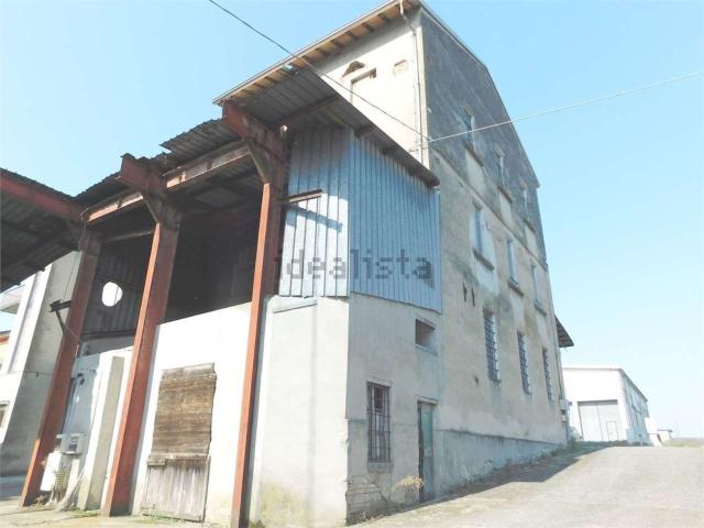 Locale Commerciale in vendita a Salsomaggiore Terme, Reggio Emilia