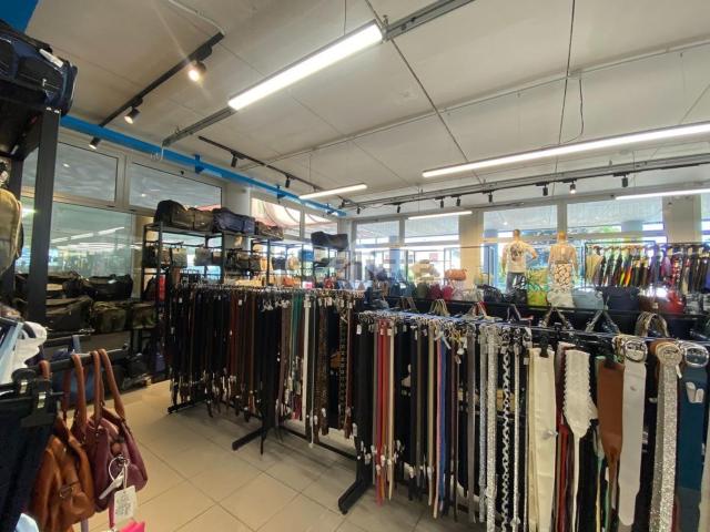 Locale Commerciale in vendita a Tombolo, Veneto