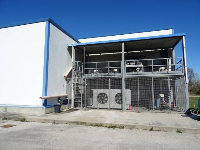 Locale Commerciale in vendita a San Giorgio Di Nogaro, Friuli-Venezia Giulia