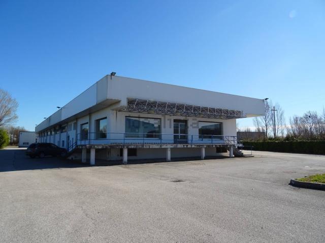 Locale Commerciale in vendita a San Giorgio Di Nogaro, Friuli-Venezia Giulia