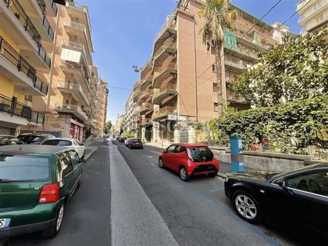 Locale Commerciale in vendita a Borgo-Sanzio, Catania