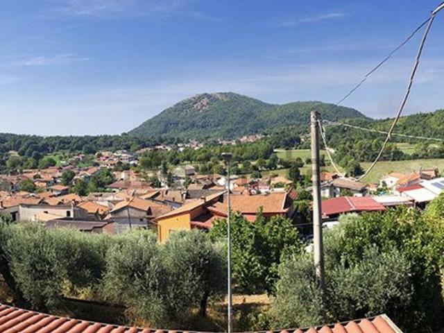 Locale Commerciale in vendita a Liberi, Campania