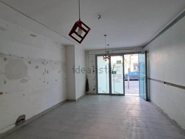 Locale Commerciale in vendita a Ostiglia, Mantova