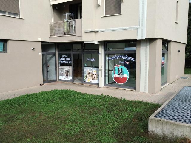 Locale Commerciale in vendita a Fornaci, Chiari