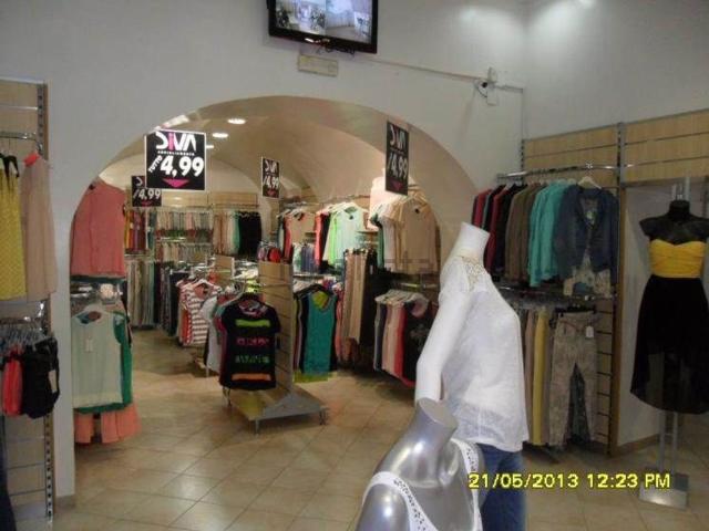Locale Commerciale in vendita a Nola, Campania