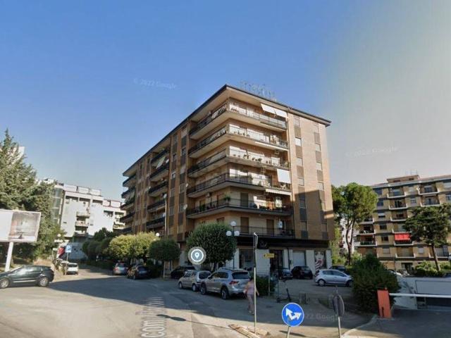 Locale Commerciale in vendita a Calabria, Cosenza