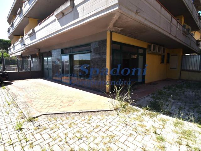 Locale Commerciale in vendita a Uzzano E Castello, Fornaci