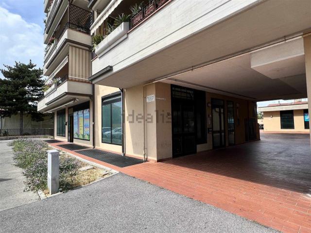 Locale Commerciale in vendita a San Paolo, Prato