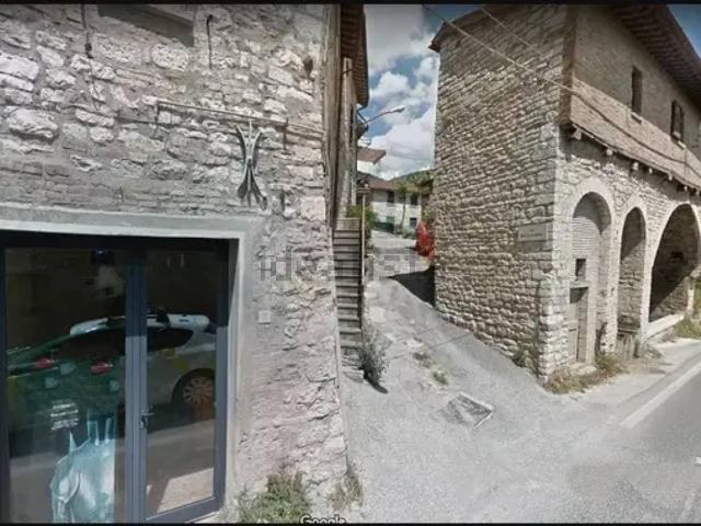Locale Commerciale in vendita a Semonte Castello, Gubbio
