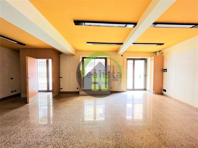 Locale Commerciale in vendita a San Fermo, Fiorano Al Serio