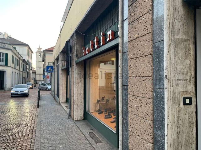 Locale Commerciale in vendita a Biumo Superiore, Varese