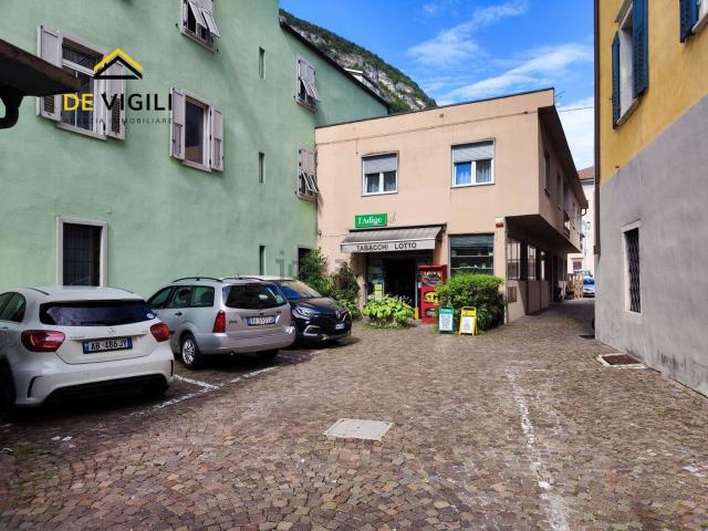Locale Commerciale in vendita a Comunità Rotaliana-Königsberg, Mezzolombardo