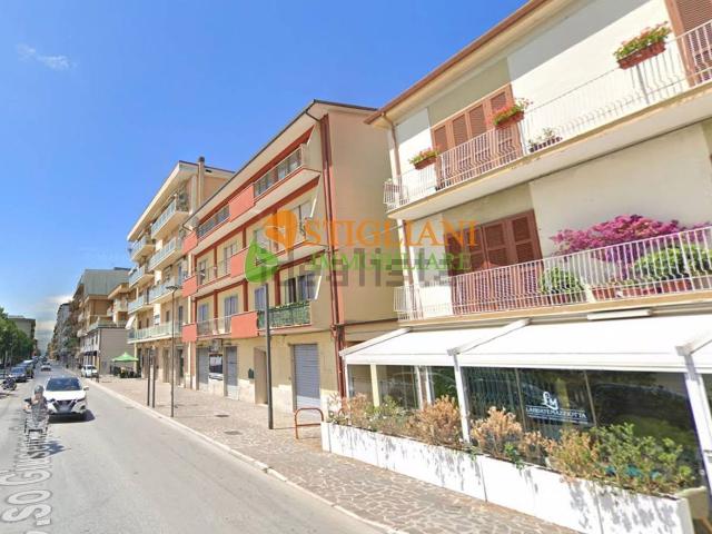 Locale Commerciale in vendita a San Lazzaro, Isernia