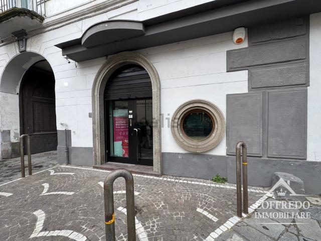 Locale Commerciale in vendita a Caivano, Campania