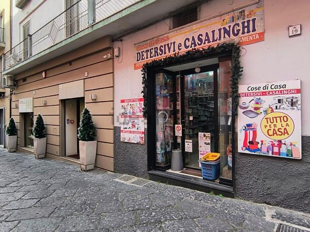 Locale Commerciale in vendita a Giffoni Valle Piana, Salerno