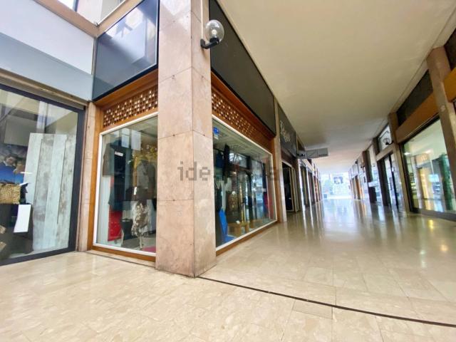 Locale Commerciale in vendita a Monticella, Conegliano