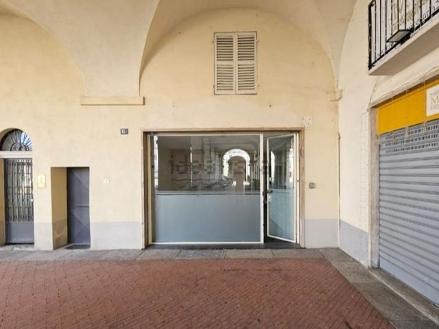 Locale Commerciale in vendita a Centro, Piemonte