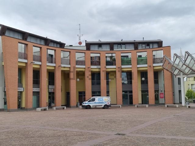 Locale Commerciale in vendita a Nuovo Circondario Imolese, Dozza Imolese