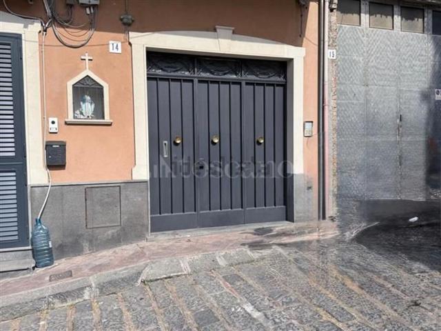Locale Commerciale in vendita a Motta Sant'anastasia, Sicilia