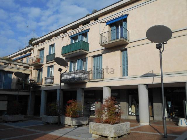 Locale Commerciale in vendita a Robbiano, Giussano