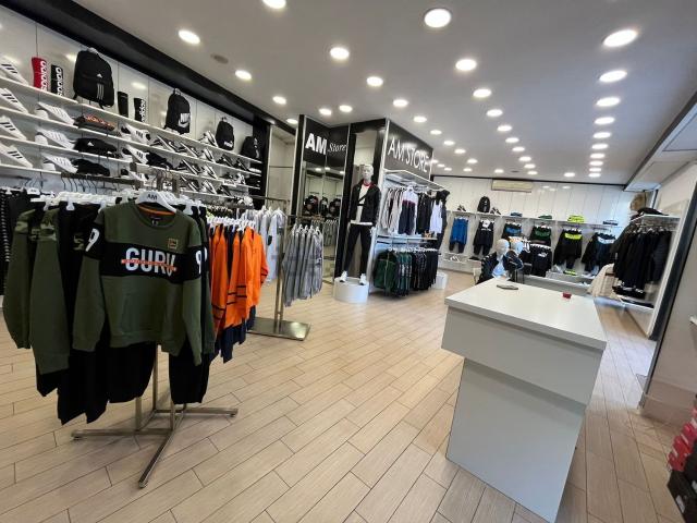 Locale Commerciale in vendita a Qualiano, Campania