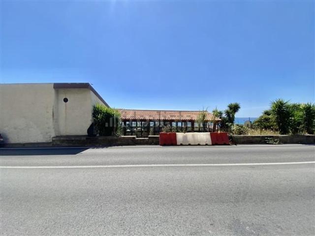 Locale Commerciale in vendita a Letojanni, Sicilia