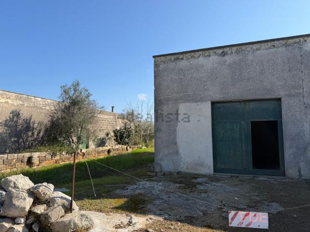 Locale Commerciale in vendita a Puglia, Lecce