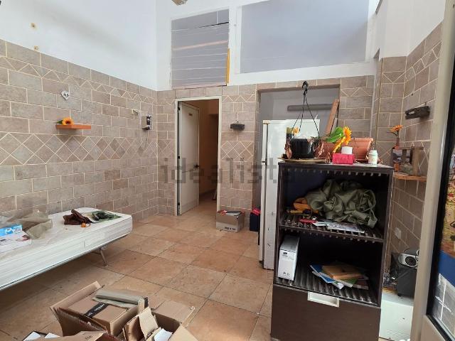 Locale Commerciale in vendita a Puglia, Lecce