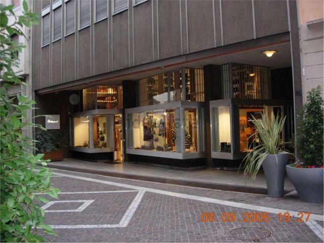Locale Commerciale in vendita a Centro, Gallarate