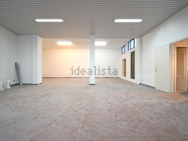 Locale Commerciale in vendita a Quartiere dei Musicisti, Quartu Sant'elena