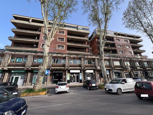 Locale Commerciale in vendita a Atripalda, Campania