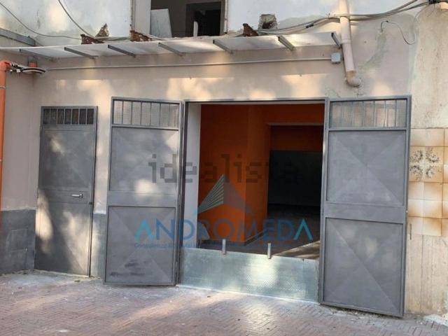 Locale Commerciale in vendita a Nola, Campania