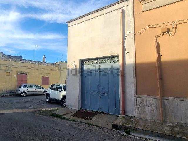 Locale Commerciale in vendita a Puglia, Taranto