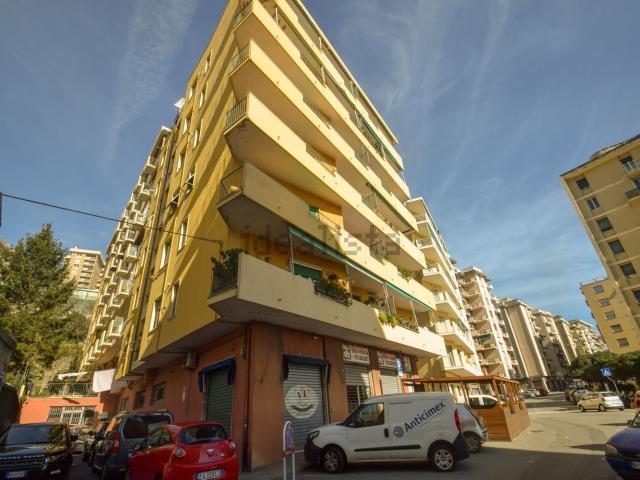 Locale Commerciale in vendita a Ponente, Serra Riccò