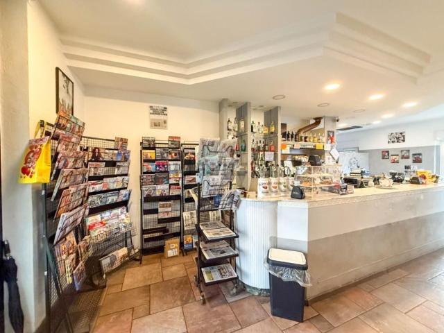 Locale Commerciale in vendita a Rogeno, Lombardia