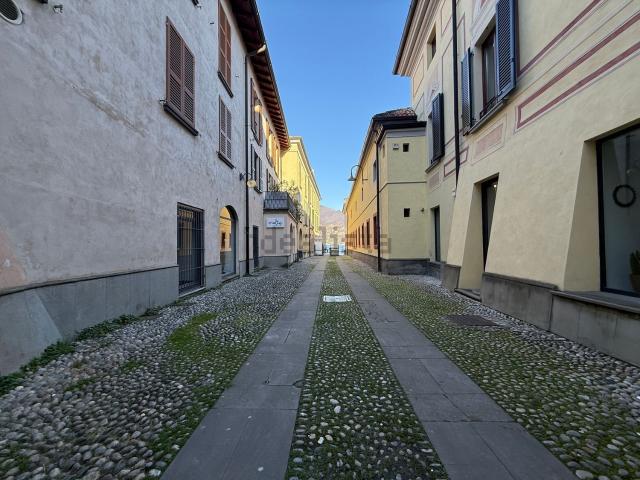 Locale Commerciale in vendita a Iseo, Brescia