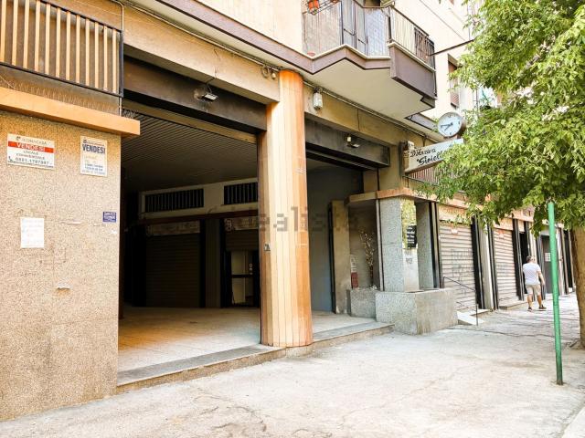 Locale Commerciale in vendita a Foggia