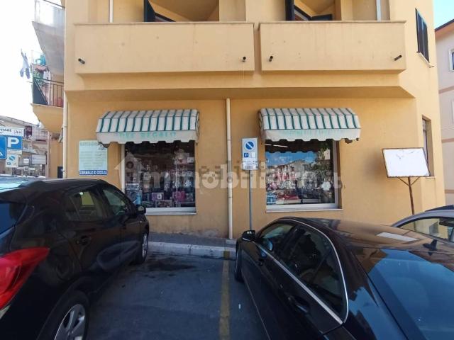 Locale Commerciale in vendita a Campofelice Di Roccella, Sicilia