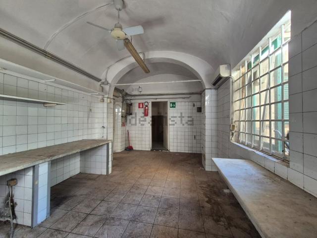 Locale Commerciale in vendita a Ponte a Ema, Firenze