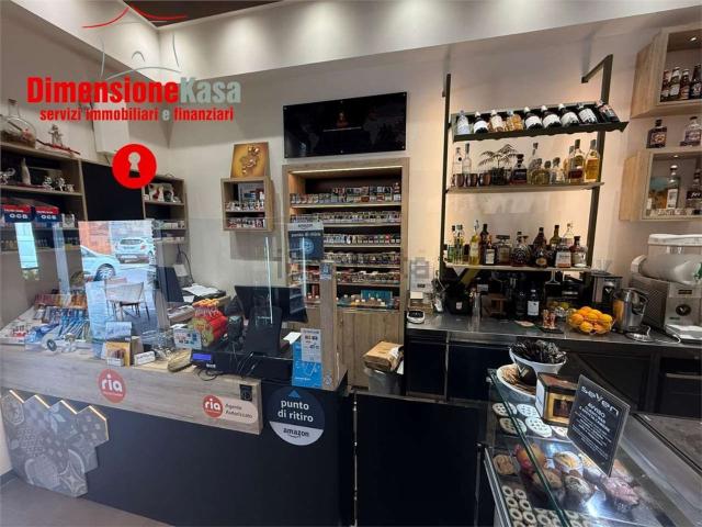 Locale Commerciale in vendita a Nola, Campania
