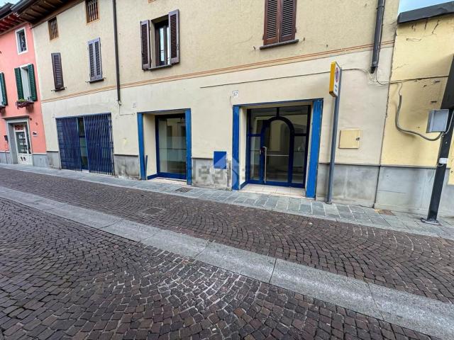 Locale Commerciale in vendita a Chiari, Lombardia
