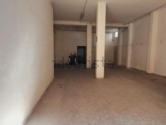 Locale Commerciale in vendita a Puglia, Lecce