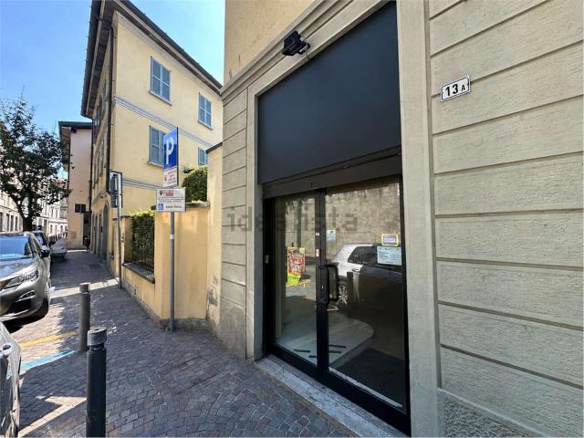 Locale Commerciale in vendita a Villaggio Trieste, Cantù