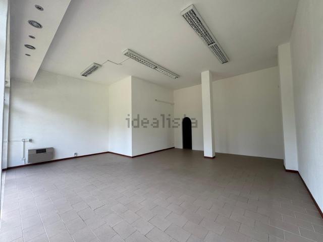 Locale Commerciale in vendita a Alte Ceccato, Montecchio Maggiore