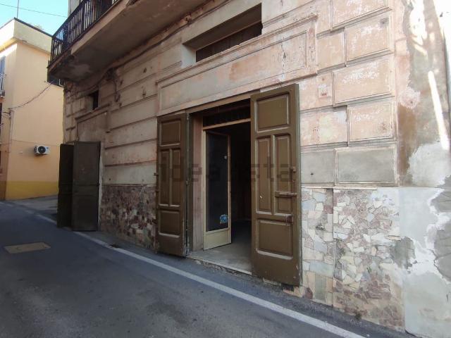 Locale Commerciale in vendita a Sarno, Campania