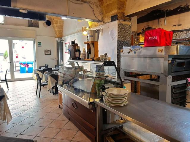 Locale Commerciale in vendita a Puglia, Lecce