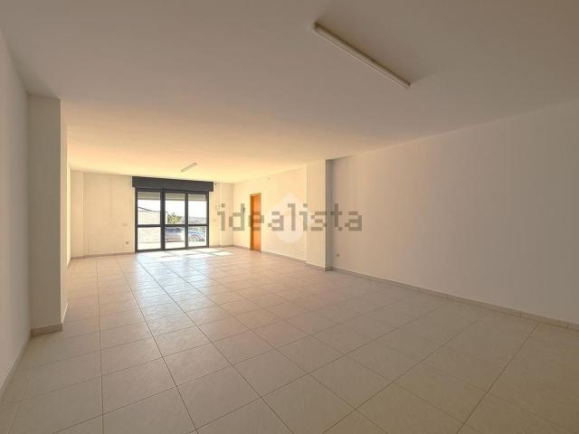 Locale Commerciale in vendita a Puglia, Foggia