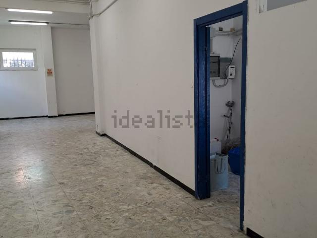 Locale Commerciale in vendita a Medio Ponente, Serra Riccò