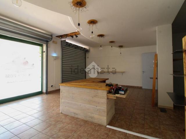 Locale Commerciale in vendita a Urago D'oglio, Lombardia