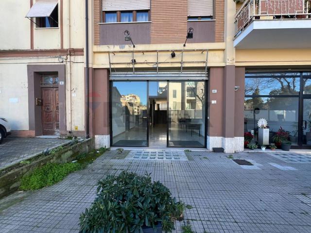 Locale Commerciale in vendita a Quartiere Trento e Trieste, Lanciano